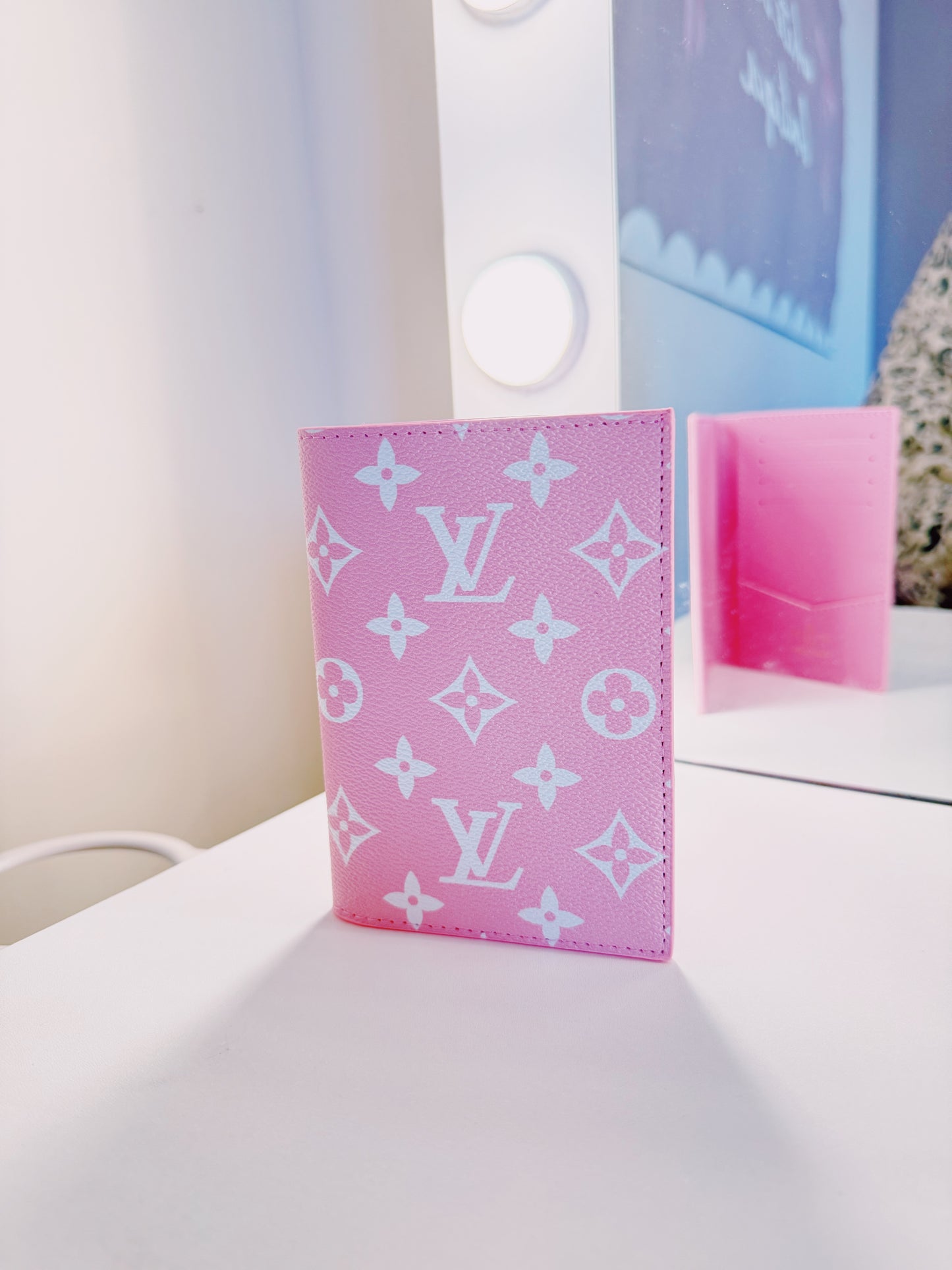 The It Girl - Passport Case